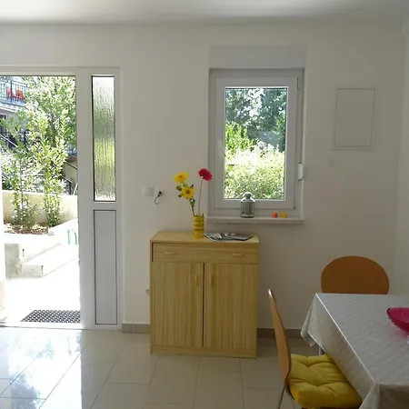Apartment Aquamarine 2 Mit Terrasse Selce