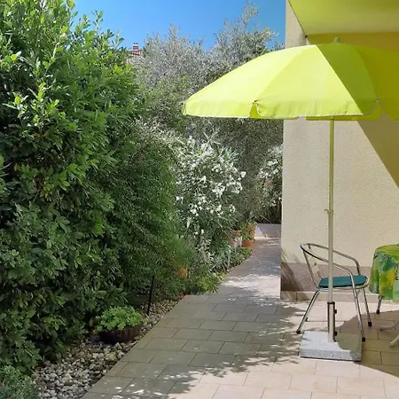 Apartment Aquamarine 2 Mit Terrasse Selce