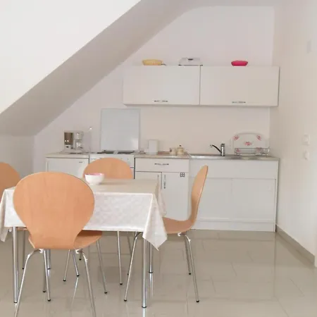 Apartment Aquamarine 2 Mit Terrasse Selce